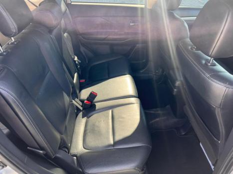 MITSUBISHI Outlander 3.0 V6 24V 4P GT 4X4 AUTOM�TICO, Foto 8