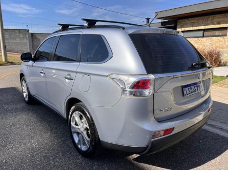 MITSUBISHI Outlander 3.0 V6 24V 4P GT 4X4 AUTOM�TICO, Foto 9