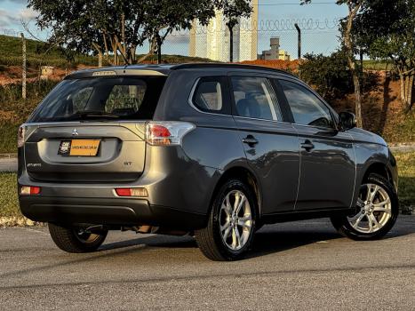 MITSUBISHI Outlander 3.0 V6 24V 4P GT 4X4 AUTOM�TICO, Foto 4