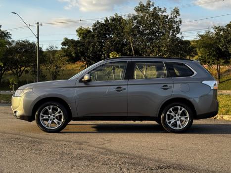 MITSUBISHI Outlander 3.0 V6 24V 4P GT 4X4 AUTOM�TICO, Foto 5