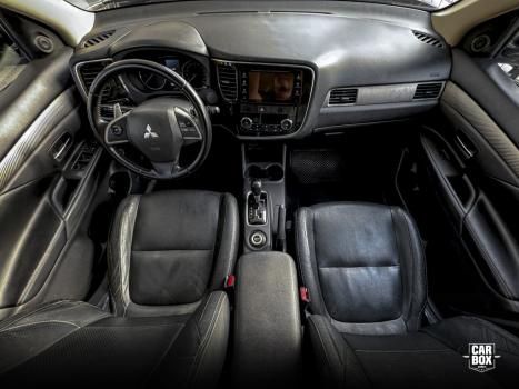 MITSUBISHI Outlander 3.0 V6 24V 4P GT 4X4 AUTOM�TICO, Foto 7