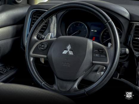 MITSUBISHI Outlander 3.0 V6 24V 4P GT 4X4 AUTOM�TICO, Foto 9