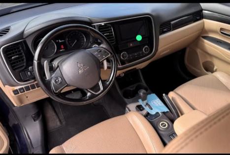 MITSUBISHI Outlander 3.0 V6 24V 4P GT 4X4 AUTOM�TICO, Foto 2