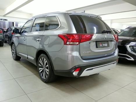MITSUBISHI Outlander 3.0 V6 24V 4P HPE-S AWD 7 LUGARES AUTOMÁTICO, Foto 4