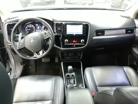 MITSUBISHI Outlander 3.0 V6 24V 4P HPE-S AWD 7 LUGARES AUTOMÁTICO, Foto 9