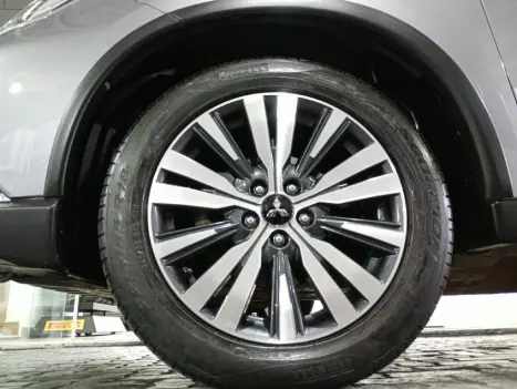 MITSUBISHI Outlander 3.0 V6 24V 4P HPE-S AWD 7 LUGARES AUTOMÁTICO, Foto 13