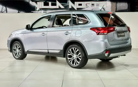 MITSUBISHI Outlander 3.0 V6 24V 4P HPE-S AWD 7 LUGARES AUTOMÁTICO, Foto 4
