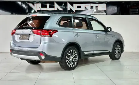 MITSUBISHI Outlander 3.0 V6 24V 4P HPE-S AWD 7 LUGARES AUTOMÁTICO, Foto 6