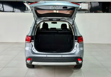 MITSUBISHI Outlander 3.0 V6 24V 4P HPE-S AWD 7 LUGARES AUTOMÁTICO, Foto 7