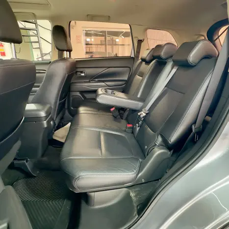 MITSUBISHI Outlander 3.0 V6 24V 4P HPE-S AWD 7 LUGARES AUTOMÁTICO, Foto 24