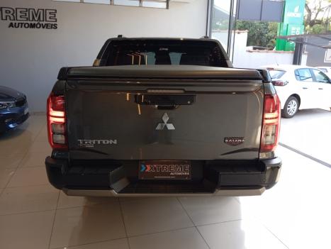MITSUBISHI Triton 2.4 KATANA BITURBO DIESEL CABINE DUPLA 4X4 AUTOM�TICO, Foto 4