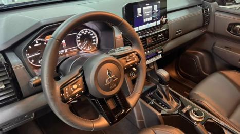 MITSUBISHI Triton 2.4 KATANA SR80 HPE BITURBO DIESEL CABINE DUPLA 4X4 AUTOM�TICO, Foto 8