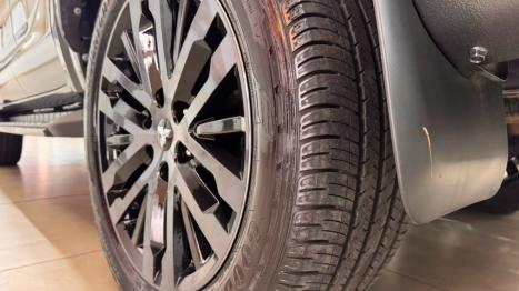 MITSUBISHI Triton 2.4 KATANA SR80 HPE BITURBO DIESEL CABINE DUPLA 4X4 AUTOM�TICO, Foto 13