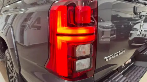 MITSUBISHI Triton 2.4 KATANA SR80 HPE BITURBO DIESEL CABINE DUPLA 4X4 AUTOM�TICO, Foto 14