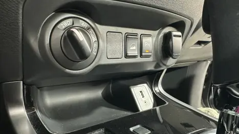 NISSAN Frontier 2.3 16V PLATINUM CABINE DUPLA 4X4 BI-TURBO DIESEL AUTOM�TICO, Foto 30