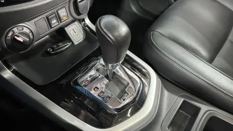 NISSAN Frontier 2.3 16V LE 4X4 CABINE DUPLA BI-TURBO DIESEL AUTOM�TICO, Foto 19