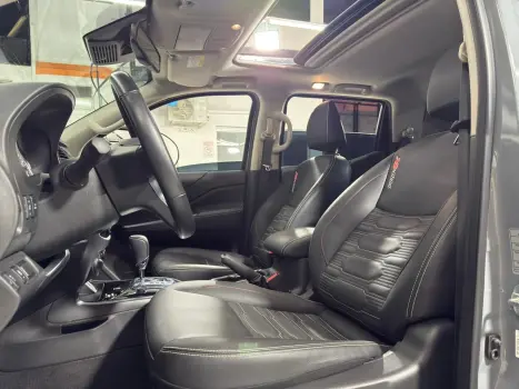 NISSAN Frontier 2.3 16V PRO4X CABINE DUPLA 4X4 BI-TURBO DIESEL AUTOM�TICO, Foto 15