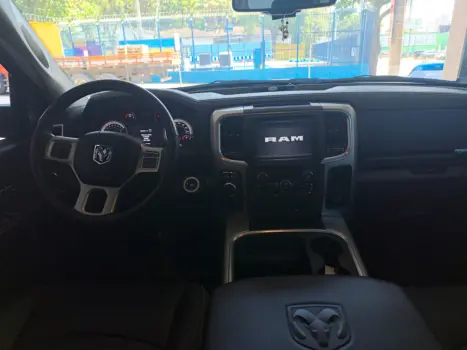 RAM Classic 5.7 V8 32V 4P R/T 4X4 AUTOM�TICO, Foto 2