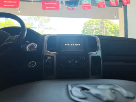 RAM Classic 5.7 V8 32V 4P R/T 4X4 AUTOM�TICO, Foto 7