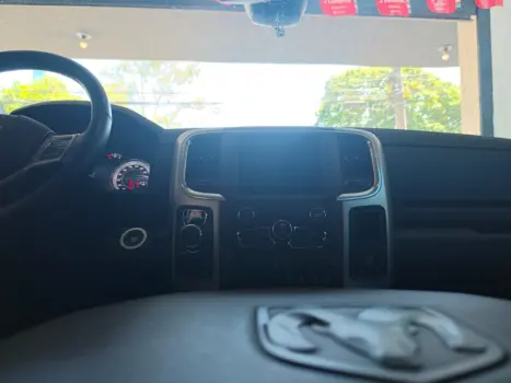 RAM Classic 5.7 V8 32V 4P R/T 4X4 AUTOM�TICO, Foto 9