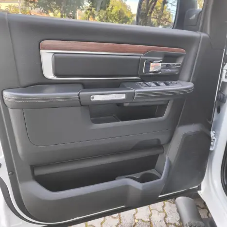 RAM Classic 5.7 V8 32V 4P R/T 4X4 AUTOM�TICO, Foto 15