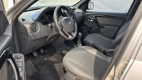 RENAULT Oroch 2.0 16V 4P FLEX DYNAMIQUE AUTOM�TICO, Foto 12