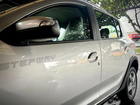 RENAULT Sandero 1.6 16V 4P FLEX SCE STEPWAY DINAMIQUE EASY-R AUTOMATIZADO, Foto 2 RENAULT Sandero 1.6 16V 4P FLEX SCE STEPWAY DINAMIQUE EASY-R AUTOMATIZADO, Foto 2