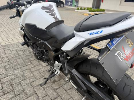 SUZUKI GSR 750 ZA, Foto 8