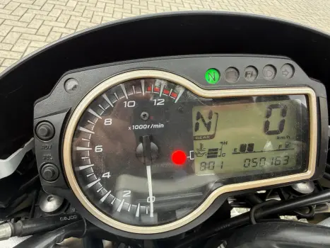 SUZUKI GSR 750 ZA, Foto 13
