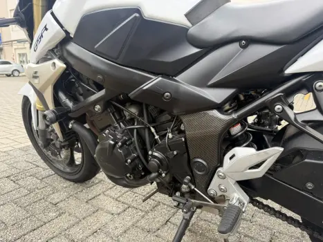SUZUKI GSR 750 ZA, Foto 15