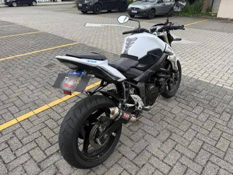 SUZUKI GSR 750 ZA, Foto 16