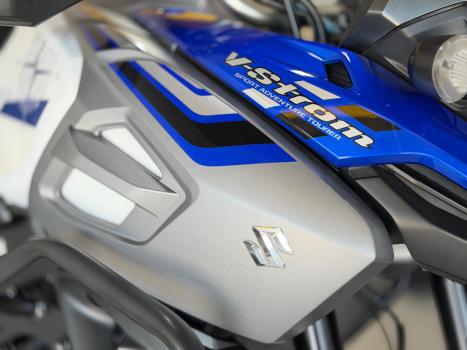 SUZUKI V-Strom DL 1000 XT , Foto 2
