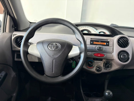 TOYOTA Etios Hatch 1.3 16V 4P FLEX XS, Foto 8
