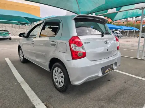 TOYOTA Etios Hatch 1.3 16V 4P FLEX X, Foto 3