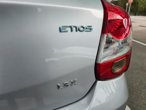 TOYOTA Etios Hatch 1.3 16V 4P FLEX X, Foto 9