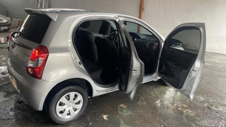 TOYOTA Etios Hatch 1.3 16V 4P FLEX X, Foto 8