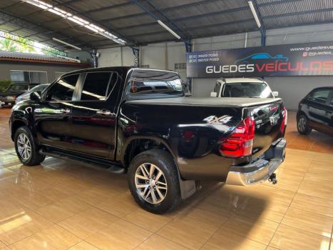 TOYOTA Hilux Caminhonete 3.0 16V 4P 4X4 SRV TURBO DIESEL CABINE DUPLA AUTOMTICO, Foto 3