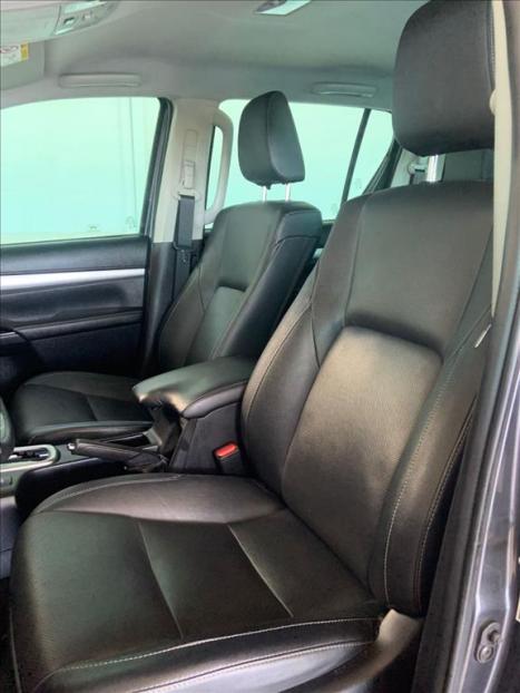 TOYOTA Hilux Caminhonete 2.8 16V SRX 4X4 TURBO DIESEL CABINE DUPLA AUTOM�TICO, Foto 15