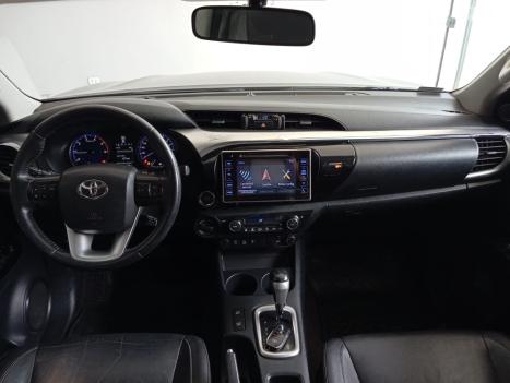 TOYOTA Hilux Caminhonete 2.8 16V SRX 4X4 DIESEL CABINE DUPLA AUTOM�TICO, Foto 8