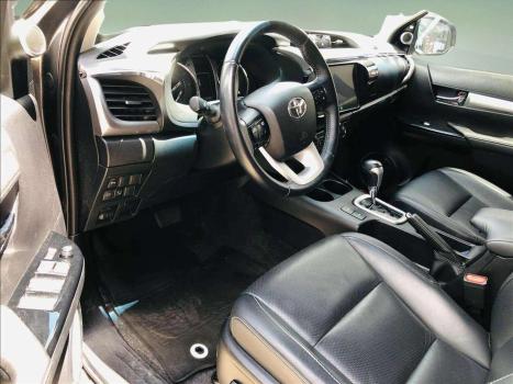 TOYOTA Hilux Caminhonete 2.8 16V SRX 4X4 TURBO DIESEL CABINE DUPLA AUTOM�TICO, Foto 6