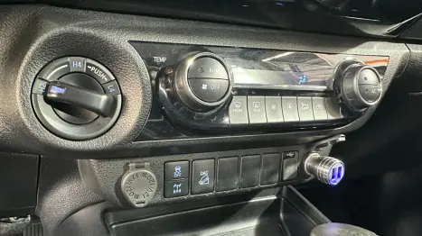 TOYOTA Hilux Caminhonete 2.8 16V SRV 4X4 DIESEL CABINE DUPLA AUTOM�TICO, Foto 19