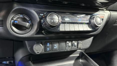 TOYOTA Hilux Caminhonete 2.8 16V SRX 4X4 TURBO DIESEL CABINE DUPLA AUTOM�TICO, Foto 10