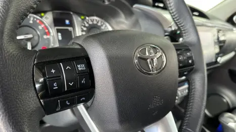 TOYOTA Hilux Caminhonete 2.8 16V SRX 4X4 TURBO DIESEL CABINE DUPLA AUTOM�TICO, Foto 12