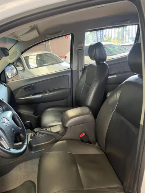 TOYOTA Hilux Caminhonete 3.0 4P SR 4X4 TURBO DIESEL CABINE DUPLA AUTOM�TICO, Foto 5