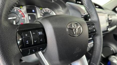 TOYOTA Hilux Caminhonete 2.8 16V SRX 4X4 TURBO DIESEL CABINE DUPLA AUTOM�TICO, Foto 9