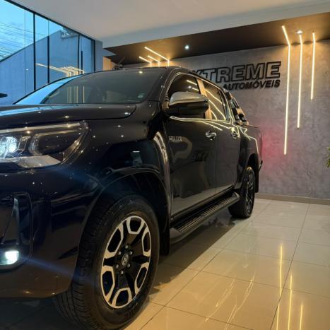TOYOTA Hilux Caminhonete 2.8 16V SRX 4X4 TURBO DIESEL CABINE DUPLA AUTOM�TICO, Foto 2