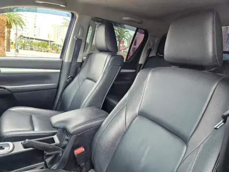 TOYOTA Hilux Caminhonete 2.8 16V SRV 4X4 DIESEL CABINE DUPLA AUTOM�TICO, Foto 3