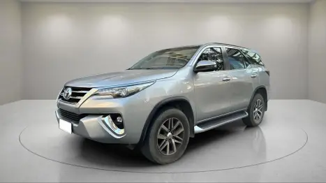 TOYOTA Hilux SW4 2.8 4P SRX 4X4 TURBO DIESEL AUTOMTICO, Foto 1