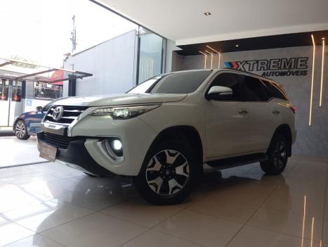 TOYOTA Hilux SW4 2.8 16V 4P SRX 4X4 7 LUGARES TURBO DIESEL AUTOMTICO, Foto 2