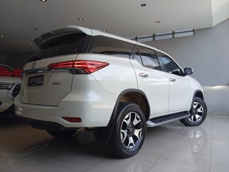 TOYOTA Hilux SW4 2.8 16V 4P SRX 4X4 7 LUGARES TURBO DIESEL AUTOMTICO, Foto 3